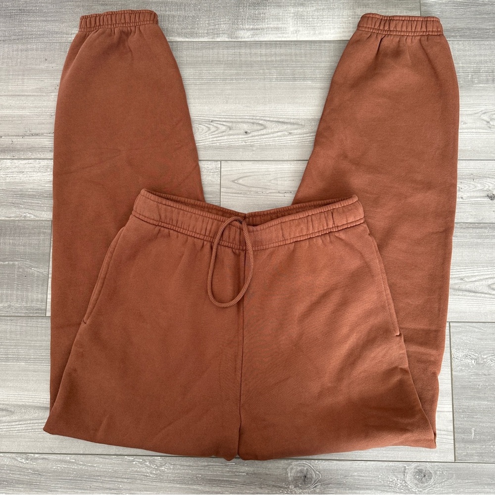 Aritzia TNA brown mega fleece sweatpants